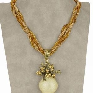 Gold threaded necklace